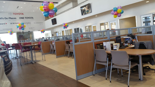 Toyota Dealer «Toyota of Dallas», reviews and photos, 2610 Forest Ln, Dallas, TX 75234, USA