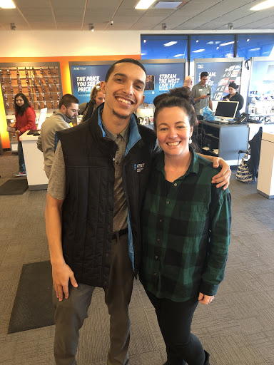 Cell Phone Store «AT&T Authorized Retailer», reviews and photos, 13 N Groesbeck Hwy, Charter Twp of Clinton, MI 48036, USA