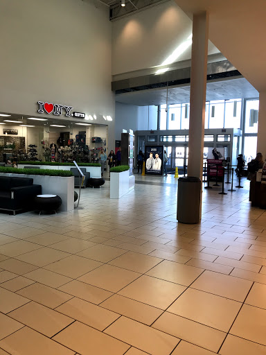 Shopping Mall «Jersey Shore Premium Outlets», reviews and photos, 1 Premium Outlet Blvd, Tinton Falls, NJ 07753, USA