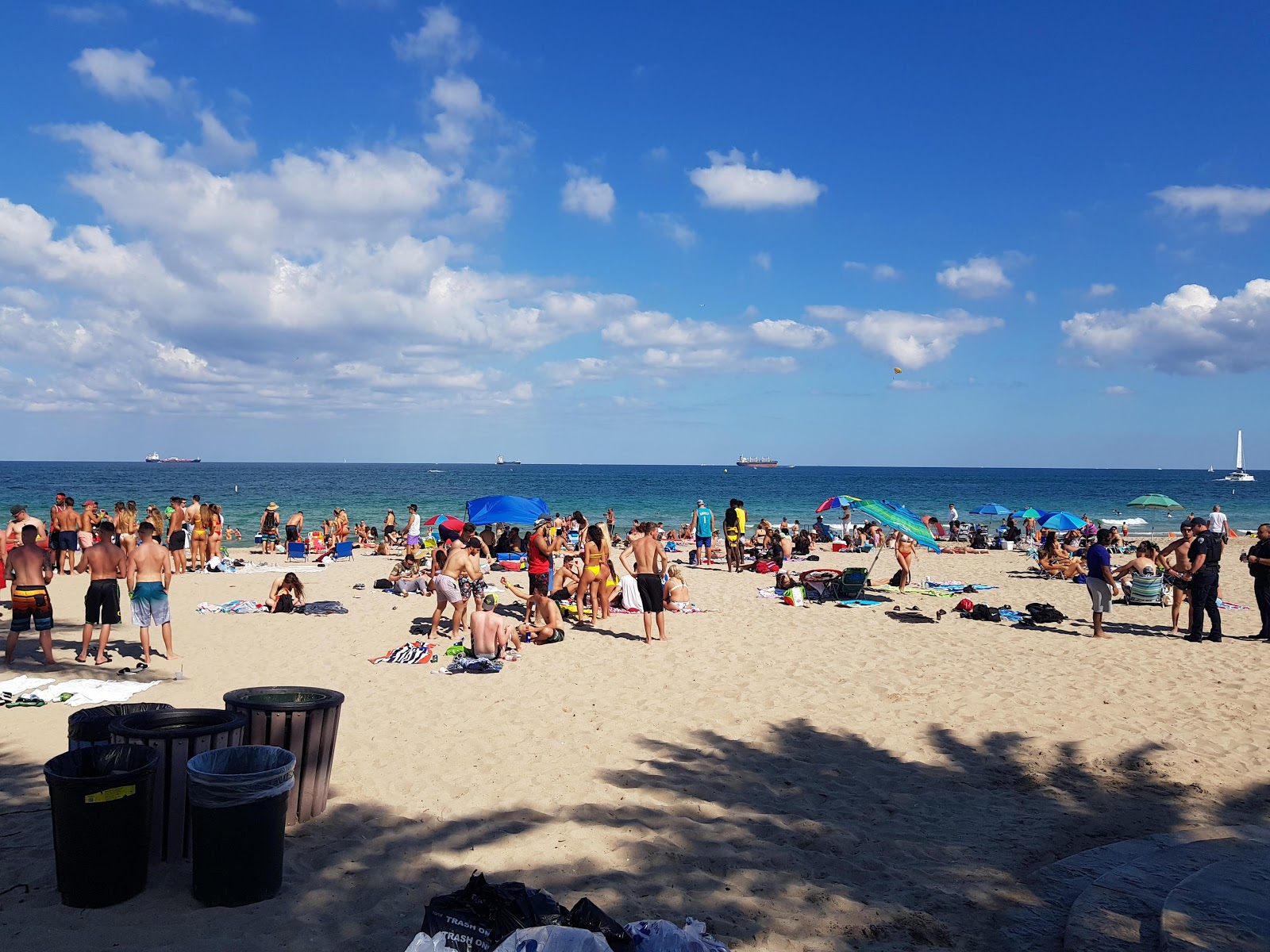 Foto de Las Olas beach - lugar popular entre os apreciadores de relaxamento