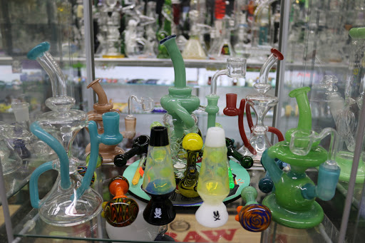 Tobacco Shop «The Hub 3 Smoke Shop», reviews and photos, 2631 NE Vivion Rd, Kansas City, MO 64119, USA