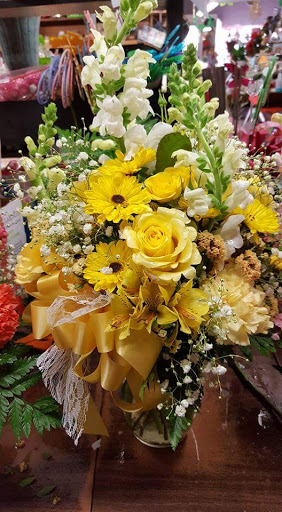 Florist «Little Flower Shop», reviews and photos, 616 High St, Delano, CA 93215, USA