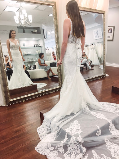 Bridal Shop «Bella Bianca Bridal», reviews and photos, 17W527 E Roosevelt Rd, Oakbrook Terrace, IL 60181, USA