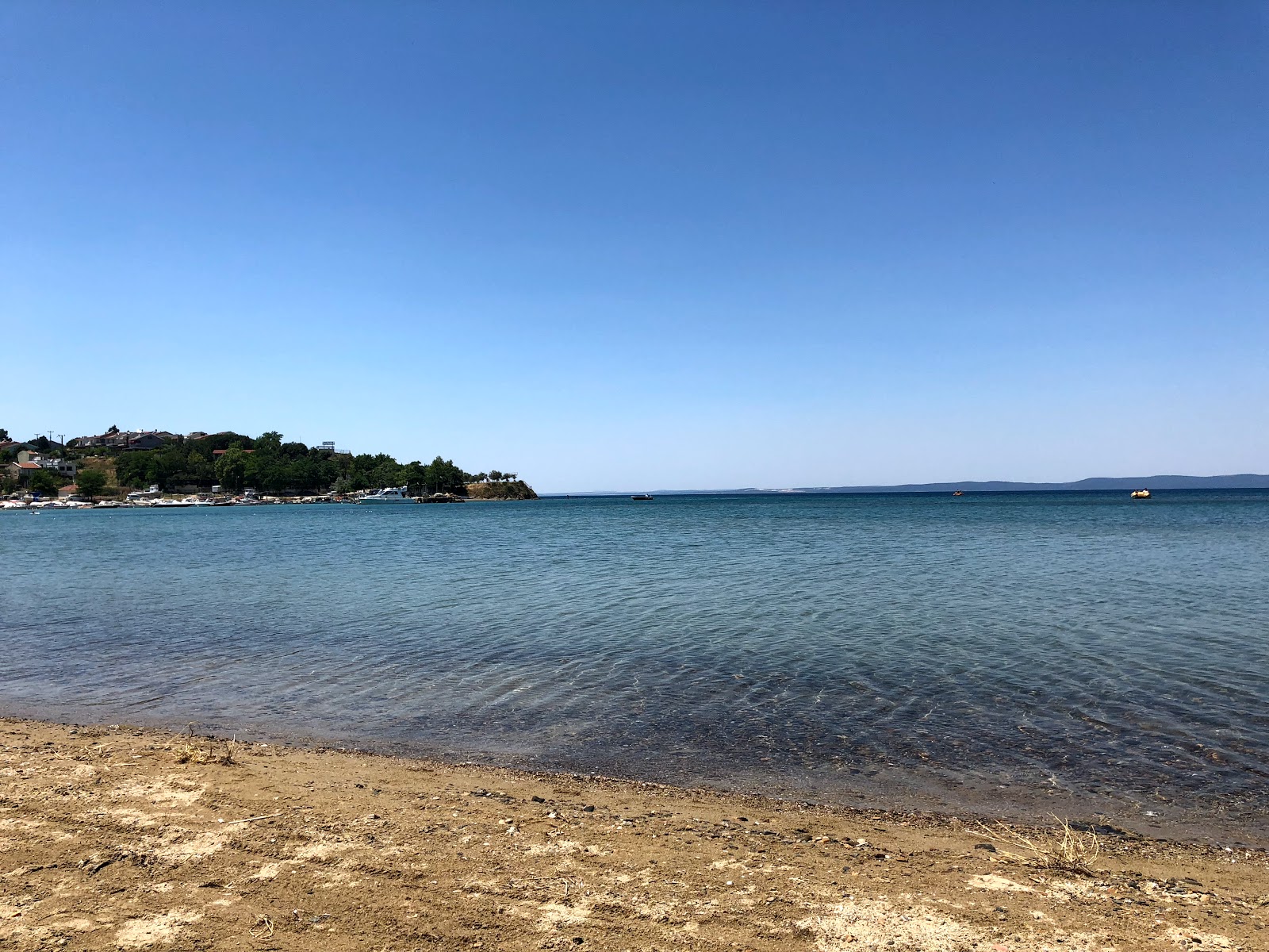 Fotografija Guneyli beach z srednje stopnjo čistoče