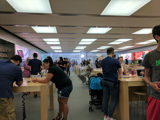 Computer Store «Apple Willow Grove Park», reviews and photos, 2500 W Moreland Rd, Willow Grove, PA 19090, USA