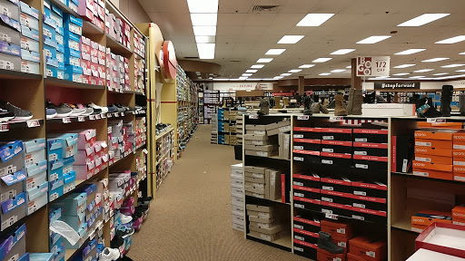 Shoe Store «Famous Footwear», reviews and photos, 371 Putnam Pike, Smithfield, RI 02917, USA