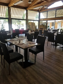 Atmosphère du Restaurant français Fourchette et Sable Blanc - Restaurant à Saint-Pierre-du-Mont - n°5
