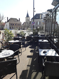 Atmosphère du Restaurant français LA PROVIDENCE BRASSERIE BAR TABAC RESTAURANT à Voisins-le-Bretonneux - n°14
