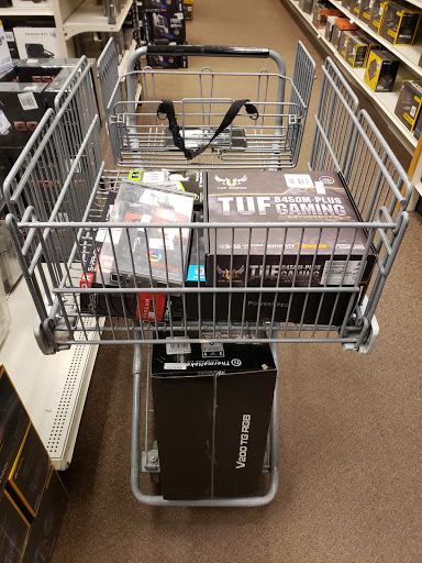 Computer Store «Micro Center», reviews and photos, 1349 Som Center Rd, Mayfield Heights, OH 44124, USA