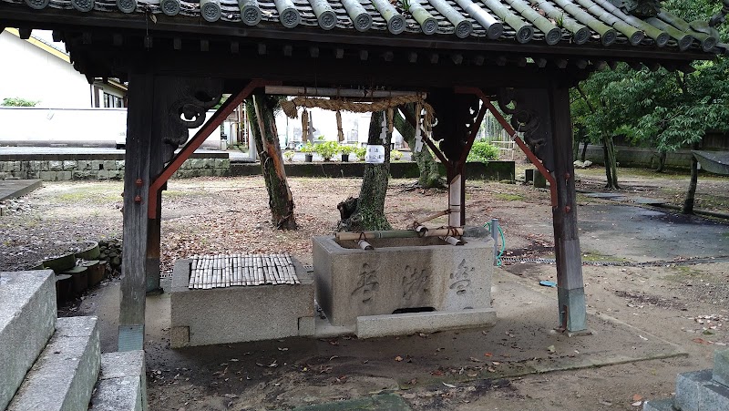 蟻通神社 北手水舎(国登録有形文化財)