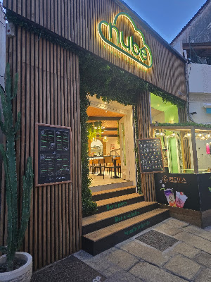 NUBÉ, bar à salades , bar à pâtes, sandwicherie. à Calvi