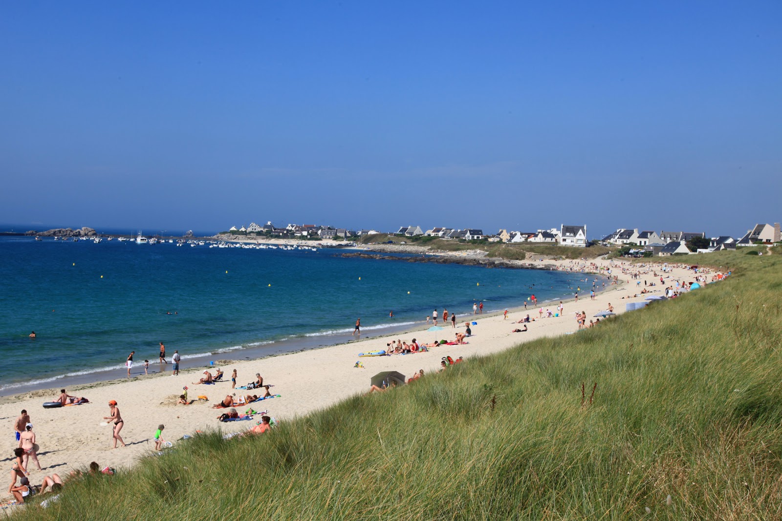 Photo de Plage de Plouescat avec sable lumineux de surface