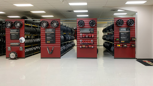 Tire Shop «Les Schwab Tire Center», reviews and photos, 11038 WA-525 #8, Clinton, WA 98236, USA
