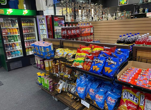 Tobacco Shop «Relax Smoke Shop», reviews and photos, 6 W 39th St, Kansas City, MO 64111, USA
