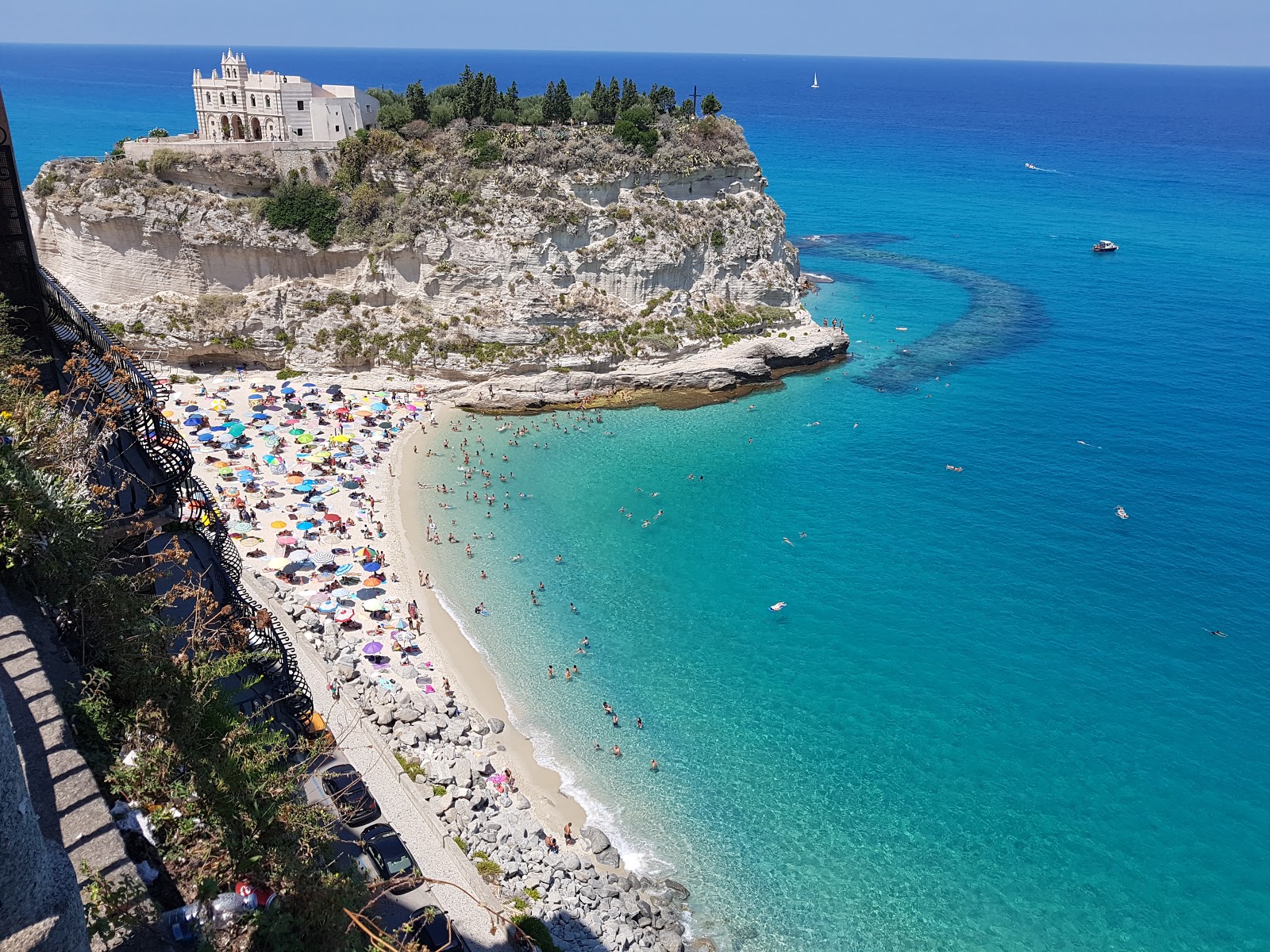 Fotografie cu Spiaggia della Rotonda cu o suprafață de nisip strălucitor