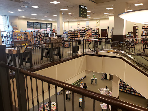 Book Store «Barnes & Noble Booksellers Clackamas Town Ctr Mall», reviews and photos, 12000 SE 82nd Ave, Portland, OR 97086, USA