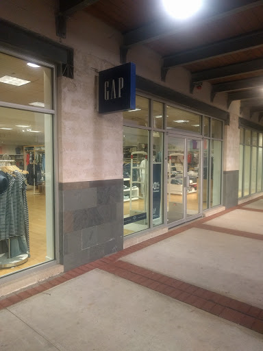 Clothing Store «Gap», reviews and photos, 4001 N Lamar Blvd, Austin, TX 78756, USA