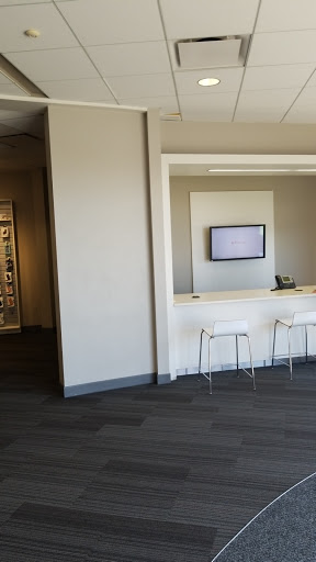 Cell Phone Store «Verizon», reviews and photos, 5945 Mayfield Rd, Mayfield Heights, OH 44124, USA