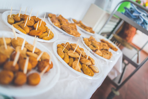 Comida y bebida