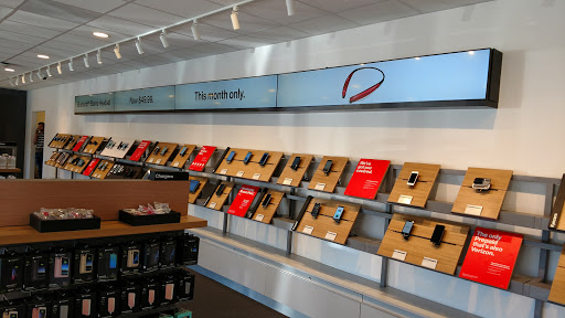 Cell Phone Store «Verizon», reviews and photos, 1113 S Abilene St #104, Aurora, CO 80012, USA