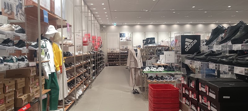 CASUAL & SHOESアベイル 筑紫野店