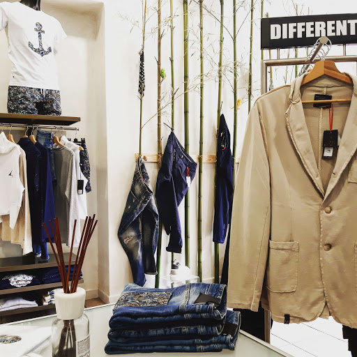 Different - Abbigliamento Uomo