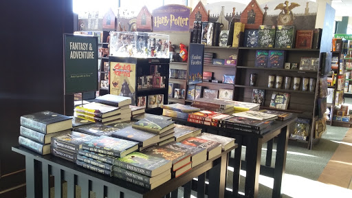 Book Store «Barnes and Noble», reviews and photos, 2500 N Mayfair Rd, Milwaukee, WI 53226, USA