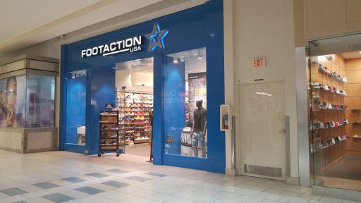 Footaction, 20505 S Dixie Hwy #935, Cutler Bay, FL 33189, USA, 