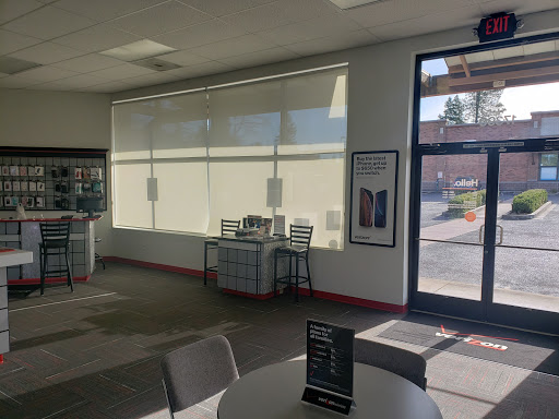 Cell Phone Store «Verizon Wireless - Cellular Plus», reviews and photos, 17390 SE Bluff Rd Suite 2, Sandy, OR 97055, USA