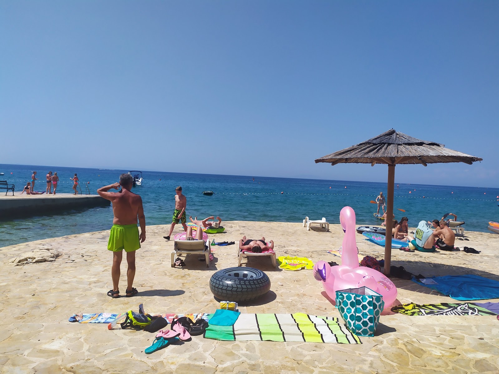 Foto de Scare beach con calas medianas