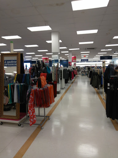 Shopping Mall «Southland Shopping Center», reviews and photos, 6944 W 130th St, Middleburg Heights, OH 44130, USA