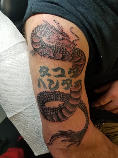 Tattoo Shop «Chicky Tattwo Tattoo Parlor», reviews and photos, 2001 W Main St, Leesburg, FL 34748, USA