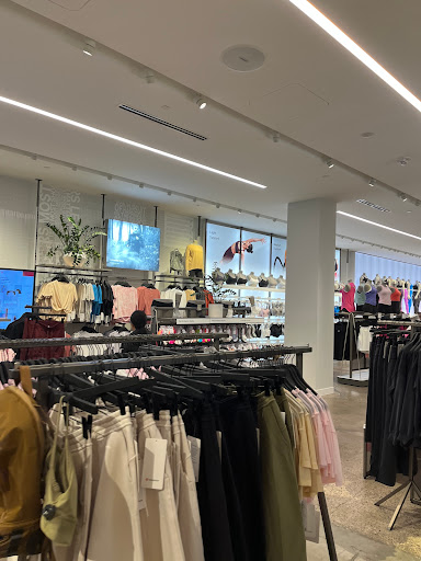 Sportswear Store «lululemon athletica», reviews and photos, 152 South Avenue, Bloomington, MN 55425, USA