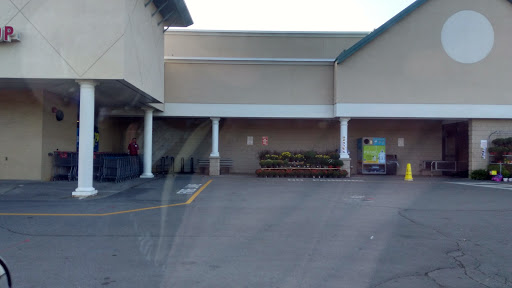 Grocery Store «Hannaford Supermarket», reviews and photos, 500 Stillwater Ave, Old Town, ME 04468, USA