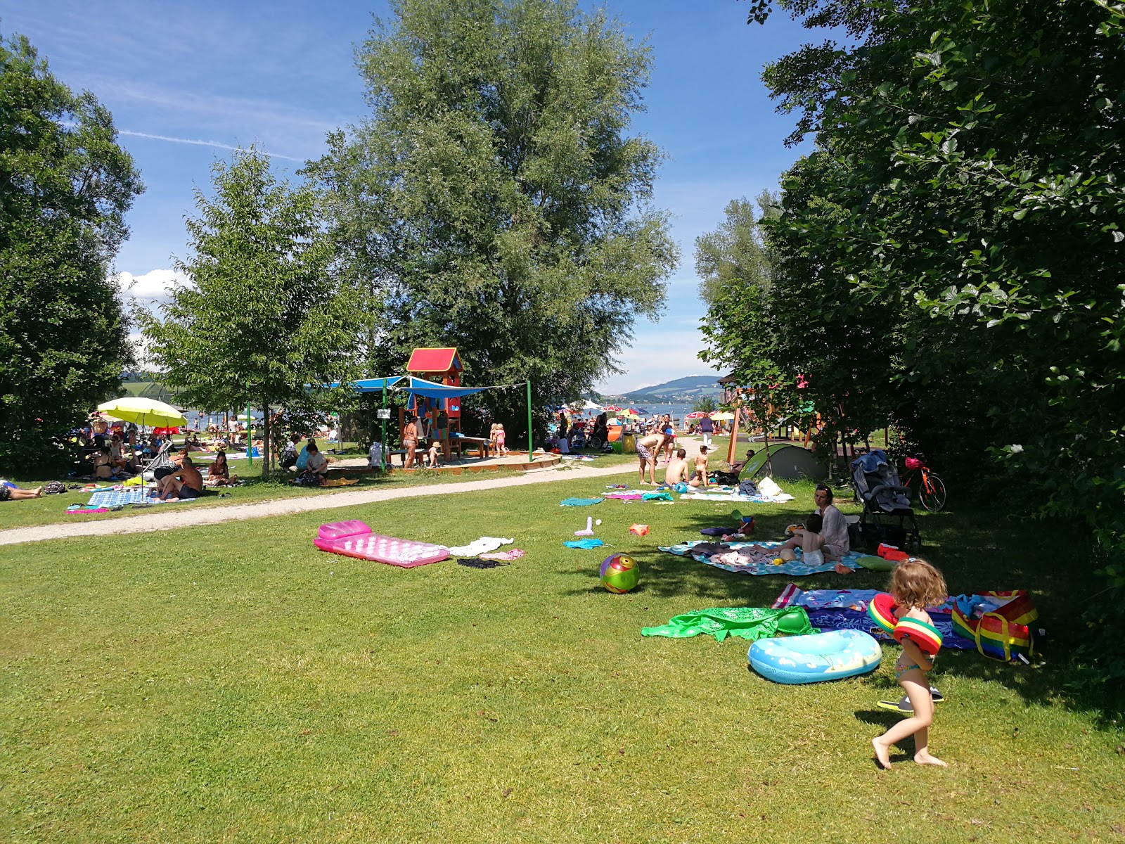 Fotografie cu Strandbad Seekirchen și așezarea