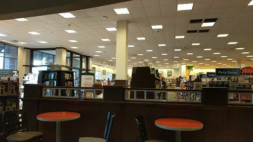 Book Store «Barnes & Noble Booksellers South Corona», reviews and photos, 2470 Tuscany St #101, Corona, CA 92881, USA