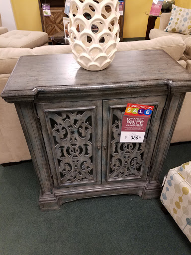 Furniture Store «Raymour & Flanigan Furniture and Mattress Store», reviews and photos, 1459 Niagara Falls Blvd, Amherst, NY 14228, USA