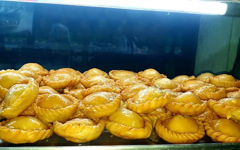 bajpai sweets and samosa , safdarganj chauraha image