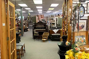 Elsie Bell's Antiques Mall image