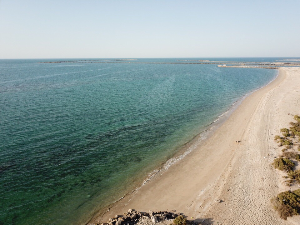 Al Jazeerah beach'in fotoğrafı ve yerleşim