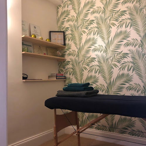 Reviews of Aurora Therapies Reflexology & Massage in Hull - Massage therapist