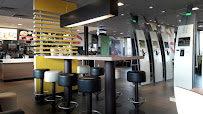 Atmosphère du Restauration rapide McDonald's à Saint-Julien-les-Villas - n°4