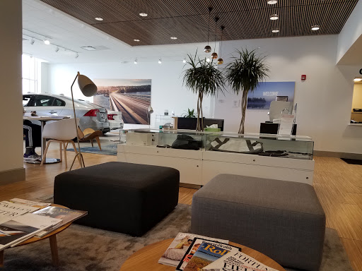 Car Dealer «LaFontaine Volvo Cars of Farmington Hills», reviews and photos, 24730 Haggerty Rd, Farmington Hills, MI 48335, USA