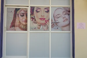 BEAUTY PARLOR FOR WOMEN image
