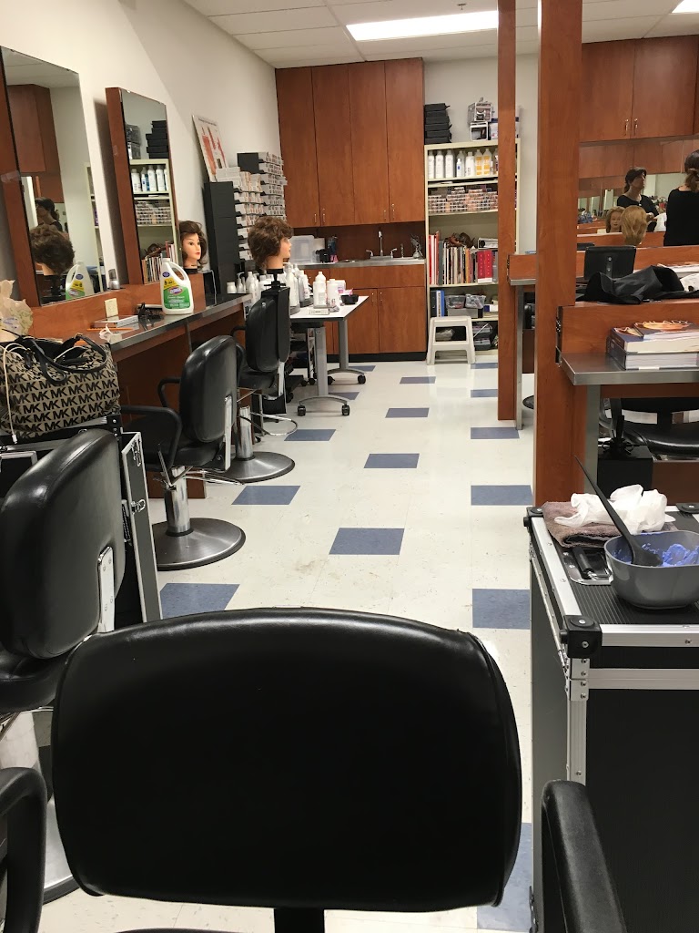 Le Crowne Salon and Spa 13212