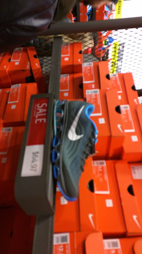 Shopping Mall «Clinton Crossing Premium Outlets», reviews and photos, 20 Killingworth Turnpike, Clinton, CT 06413, USA