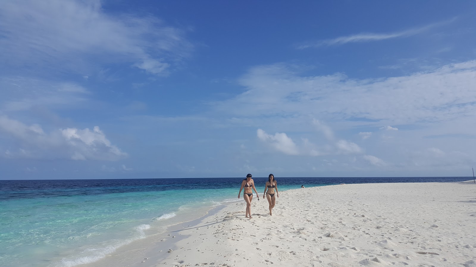 Foto von Rinbudhoo Beach - beliebter Ort unter Entspannungskennern
