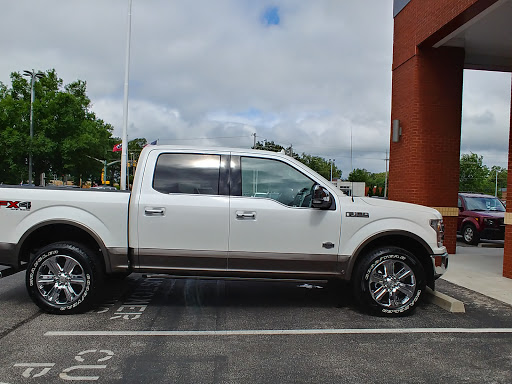 Car Dealer «Landers Ford», reviews and photos, 2082 W Poplar Ave, Collierville, TN 38017, USA