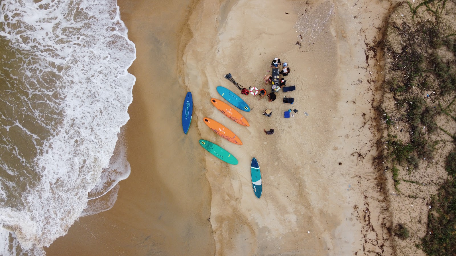 Foto de Sapom Beach com relativamente limpo nível de limpeza