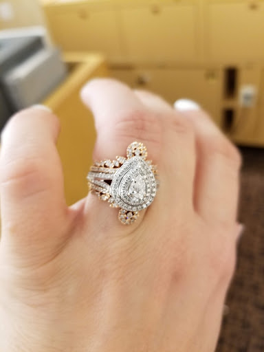 Jewelry Store «Kay Jewelers», reviews and photos, 585 Brandon Town Center Dr, Brandon, FL 33511, USA